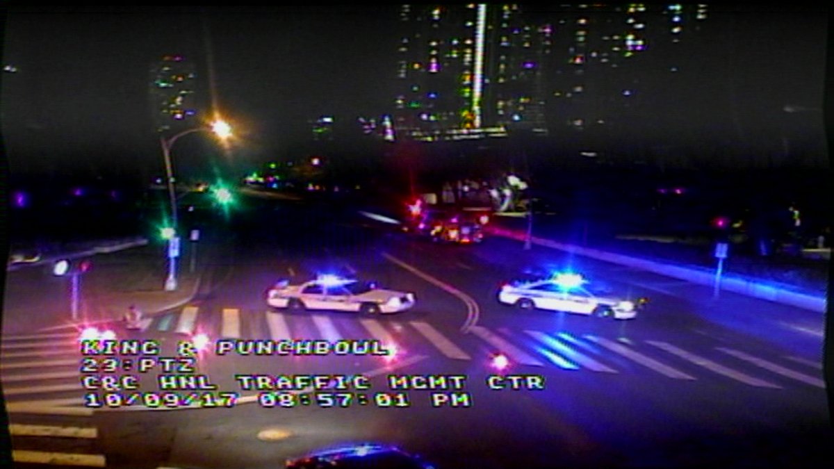 Honolulu police have closed a portion of South King Street. Smoke was seen coming from a manhole in front of Honolulu Hale at the intersection of Punchbowl Street.